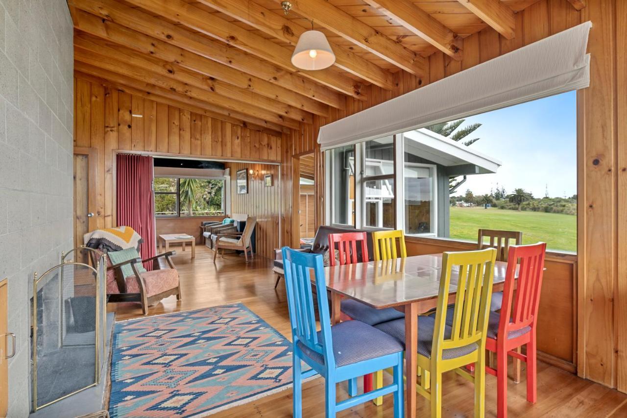 Queenie - Waikanae Beach Holiday Home Eksteriør billede